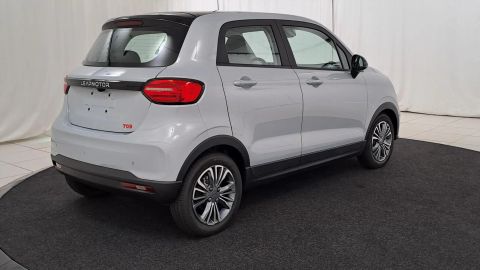 Car image 4
