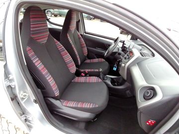 Car image 11