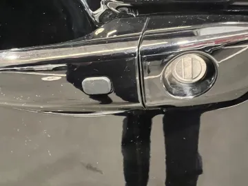 Car image 32