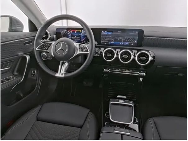 Mercedes-Benz CLA 180 100 kW image number 6