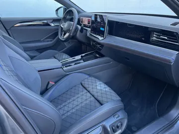 Car image 33