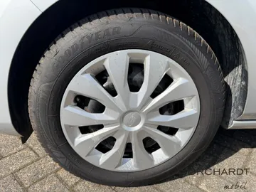 Car image 27