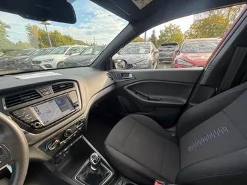Car image 28