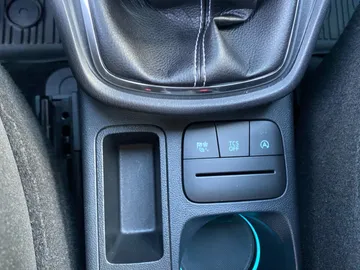 Car image 26
