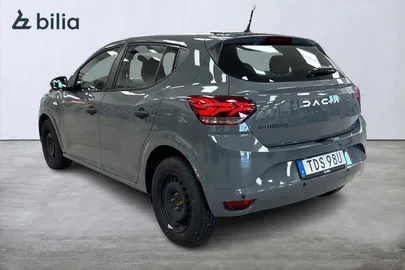 Car image 4