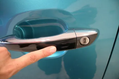 Car image 15