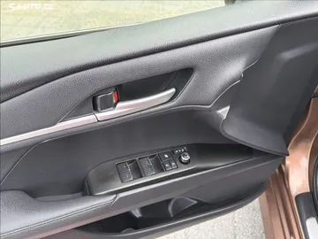 Car image 35