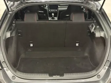 Car image 30