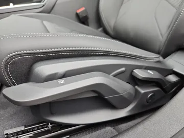 Car image 42