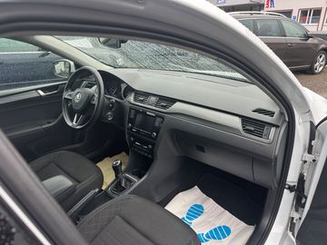 Car image 18