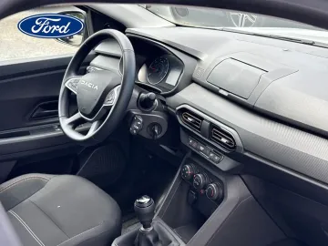 Car image 17