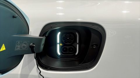 Car image 26