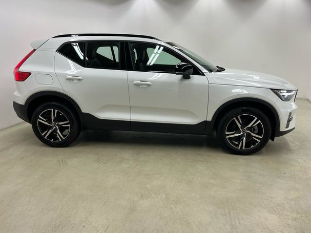 Volvo XC40 B4 Plus Dark 145 kW image number 2