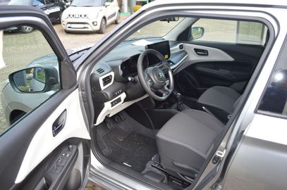 Car image 10