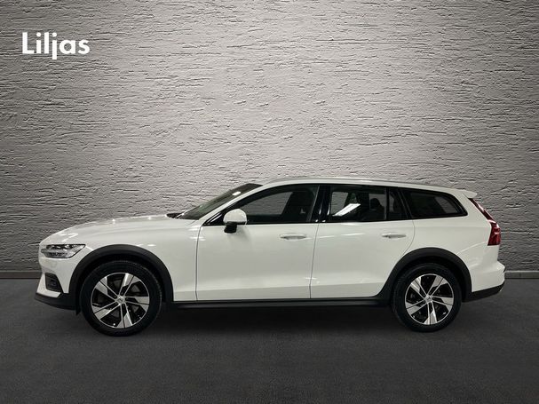 Volvo V60 Cross Country B4 Diesel AWD 147 kW image number 3