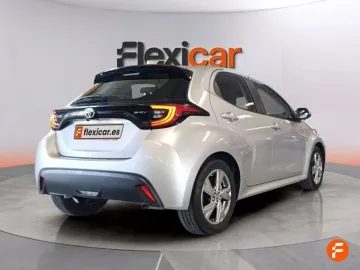 Car image 4