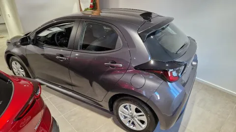 Car image 2