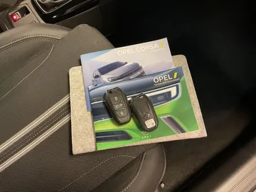 Car image 29