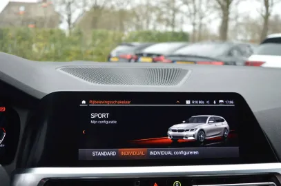 Car image 30