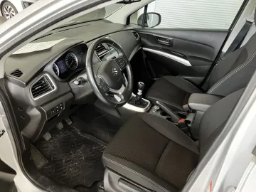 Car image 23