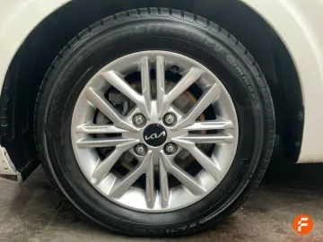 Car image 24