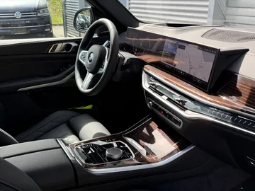 Car image 35