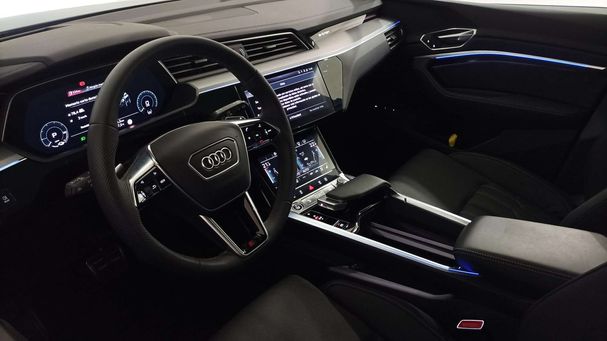 Audi Q8 55 quattro e-tron S-line 300 kW image number 23