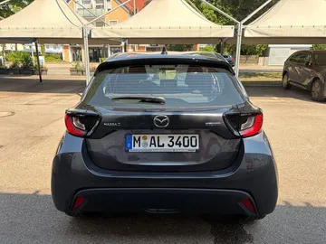 Car image 13