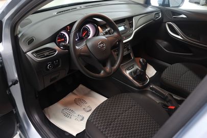 Car image 13