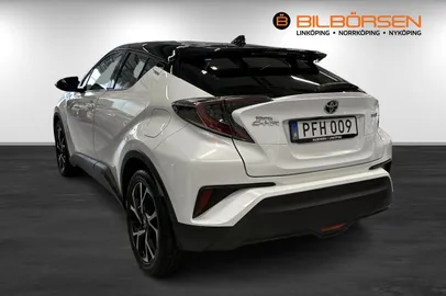 Car image 5