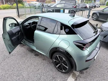 Car image 29