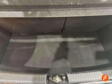 Car image 32