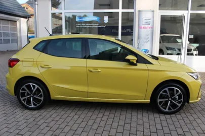 Car image 4