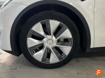 Car image 32