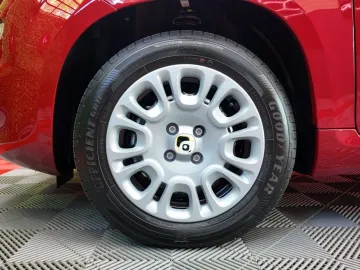 Car image 18