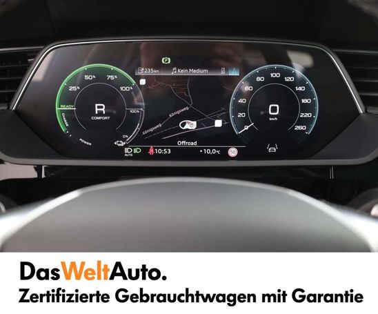 Audi Q8 55 quattro e-tron S-line 250 kW image number 16