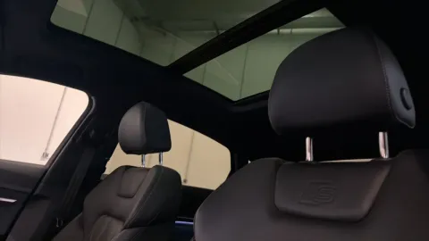 Car image 27