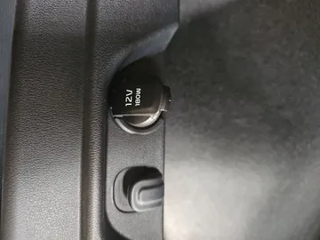 Car image 28