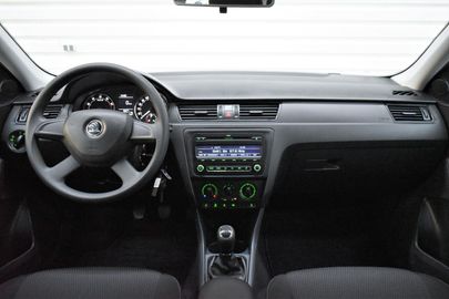 Car image 14