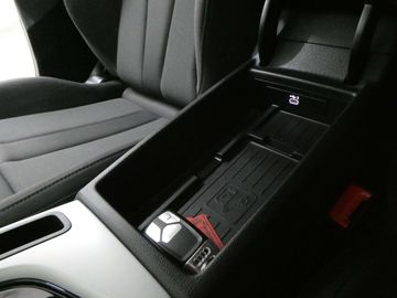 Car image 33