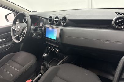 Car image 25