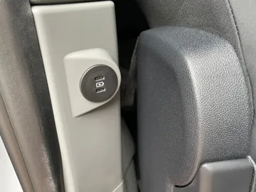 Car image 33