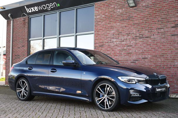 BMW 330 e M Sport 215 kW image number 2