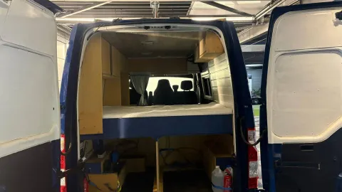 Car image 19