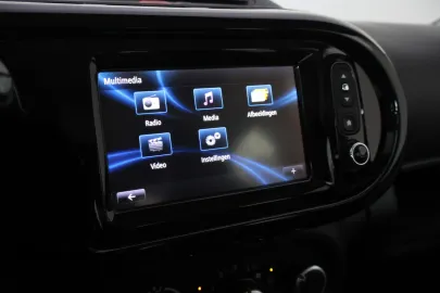 Car image 24