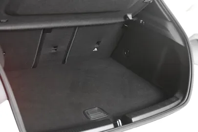 Car image 34