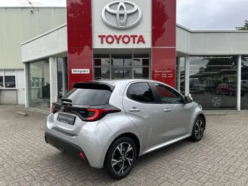 Car image 4