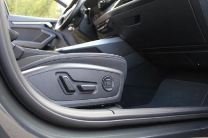 Car image 38