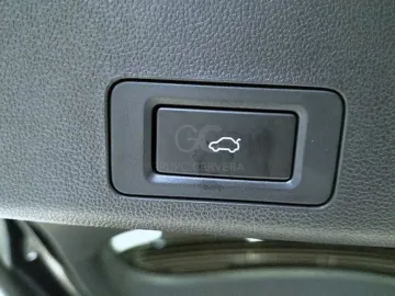 Car image 34