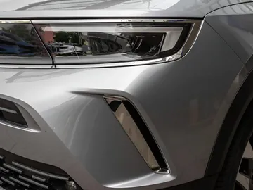 Car image 24
